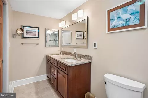 Bath - 9739 Ironmaster Dr, Burke, VA 22015 photo 2 of 5