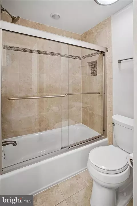 Bath - 9739 Ironmaster Dr, Burke, VA 22015 photo 5 of 5