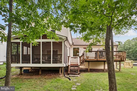 Exterior - 9739 Ironmaster Dr, Burke, VA 22015 photo 15 of 15