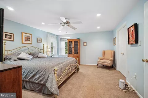 Bedroom - 9739 Ironmaster Dr, Burke, VA 22015 photo 3 of 6