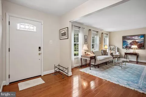 Entry Way - 9739 Ironmaster Dr, Burke, VA 22015 photo 3 of 6