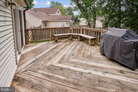 Exterior - 9739 Ironmaster Dr, Burke, VA 22015 photo 10 of 15