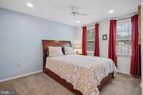Bedroom - 9739 Ironmaster Dr, Burke, VA 22015 photo 5 of 6