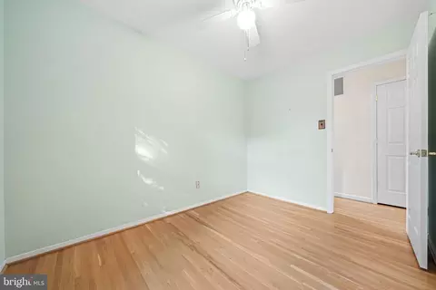 Bedroom - 8522 Fairburn Dr, Springfield, VA 22152 photo 8 of 8