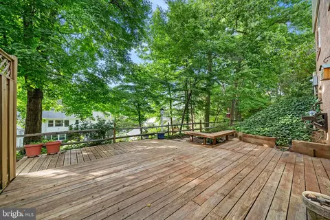 Exterior - 8522 Fairburn Dr, Springfield, VA 22152 photo 5 of 10