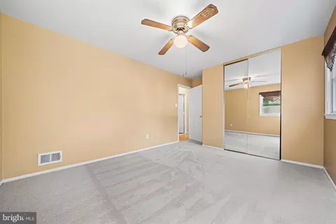 Bedroom - 8522 Fairburn Dr, Springfield, VA 22152 photo 5 of 8
