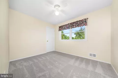 Bedroom - 8522 Fairburn Dr, Springfield, VA 22152 photo 7 of 8
