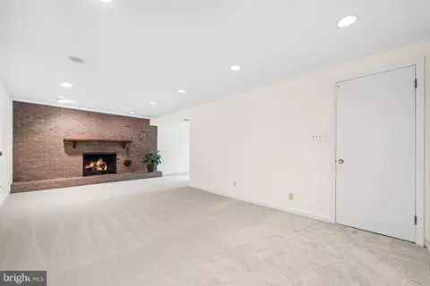 Living - 8522 Fairburn Dr, Springfield, VA 22152 photo 5 of 6