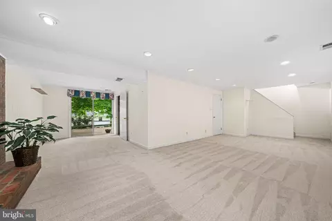 Living - 8522 Fairburn Dr, Springfield, VA 22152 photo 6 of 6