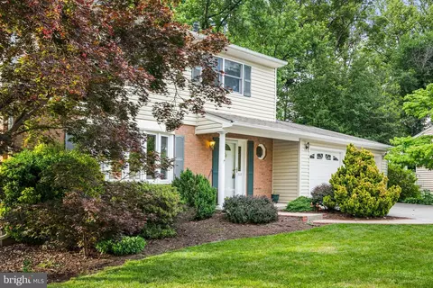 Exterior - 8522 Fairburn Dr, Springfield, VA 22152 photo 2 of 10