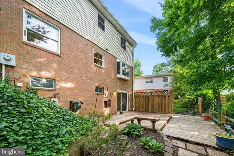Exterior - 8522 Fairburn Dr, Springfield, VA 22152 photo 4 of 10