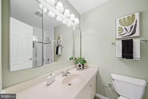 Bath - 8522 Fairburn Dr, Springfield, VA 22152 photo 3 of 4