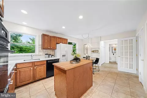 Kitchen - 8522 Fairburn Dr, Springfield, VA 22152 photo 3 of 5