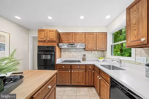 Kitchen - 8522 Fairburn Dr, Springfield, VA 22152 photo 1 of 5
