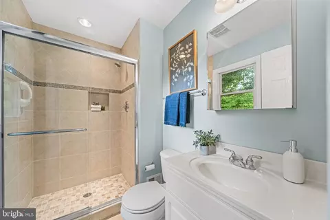 Bath - 8522 Fairburn Dr, Springfield, VA 22152 photo 2 of 4