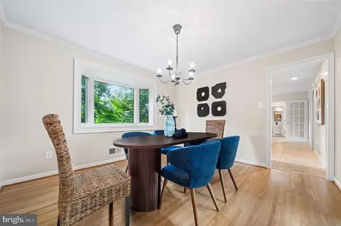 Dining - 8522 Fairburn Dr, Springfield, VA 22152 photo 2 of 4