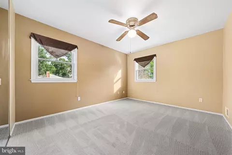 Bedroom - 8522 Fairburn Dr, Springfield, VA 22152 photo 4 of 8