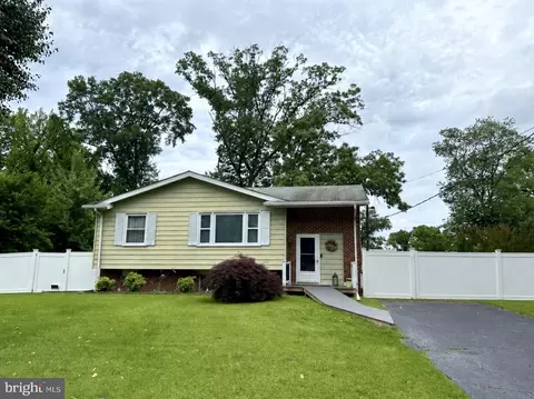 8909 Sylvania St, Lorton, VA 22079