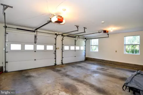 Exterior - 11061 Tottenham Ln, Reston, VA 20194 photo 7 of 16