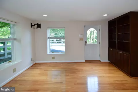 Living - 11061 Tottenham Ln, Reston, VA 20194 photo 22 of 22