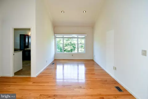 Living - 11061 Tottenham Ln, Reston, VA 20194 photo 16 of 22