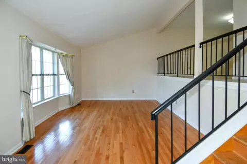 Living - 11061 Tottenham Ln, Reston, VA 20194 photo 2 of 22