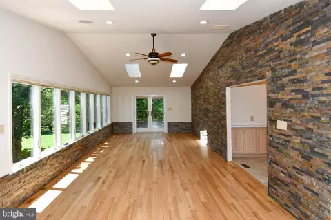 Living - 11061 Tottenham Ln, Reston, VA 20194 photo 7 of 22