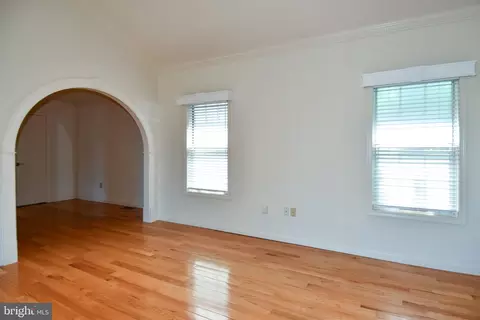 Living - 11061 Tottenham Ln, Reston, VA 20194 photo 15 of 22