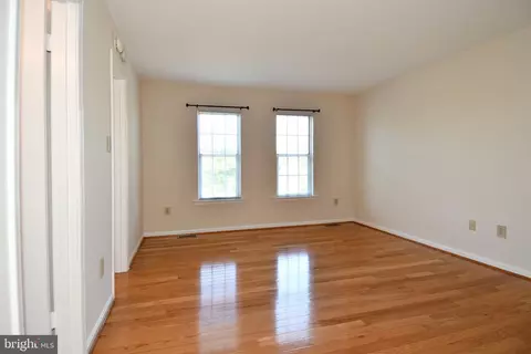 Living - 11061 Tottenham Ln, Reston, VA 20194 photo 17 of 22