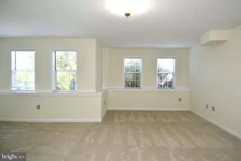 Living - 11061 Tottenham Ln, Reston, VA 20194 photo 19 of 22