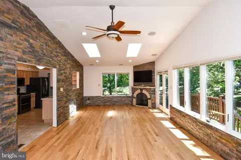 Living - 11061 Tottenham Ln, Reston, VA 20194 photo 8 of 22