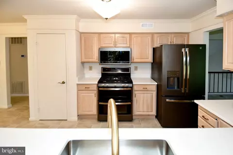 Kitchen - 11061 Tottenham Ln, Reston, VA 20194 photo 6 of 7