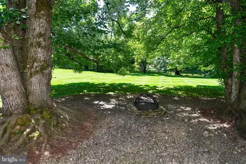 Exterior - 11061 Tottenham Ln, Reston, VA 20194 photo 9 of 16
