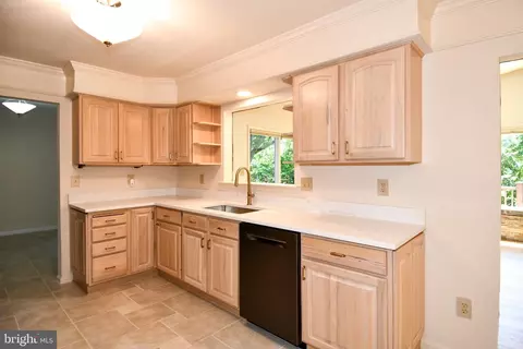 Kitchen - 11061 Tottenham Ln, Reston, VA 20194 photo 2 of 7