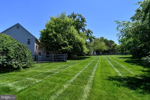 Exterior - 11061 Tottenham Ln, Reston, VA 20194 photo 10 of 16