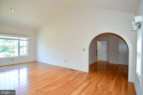 Living - 11061 Tottenham Ln, Reston, VA 20194 photo 13 of 22
