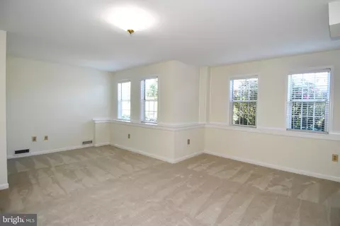 Living - 11061 Tottenham Ln, Reston, VA 20194 photo 20 of 22