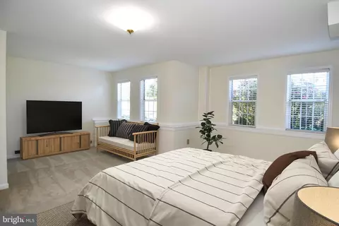 Bedroom - 11061 Tottenham Ln, Reston, VA 20194 photo 5 of 7