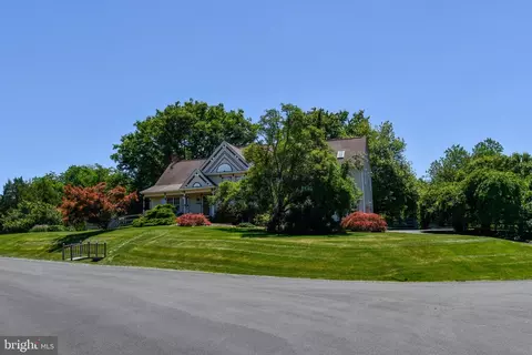 11061 Tottenham Ln, Reston, VA 20194