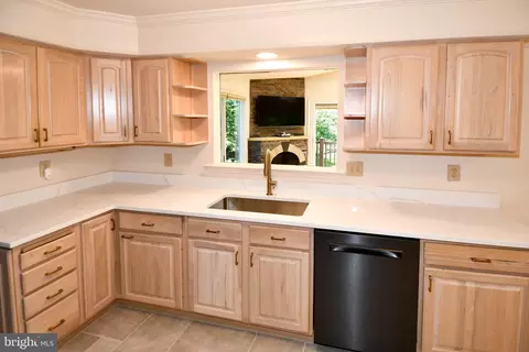 Kitchen - 11061 Tottenham Ln, Reston, VA 20194 photo 7 of 7