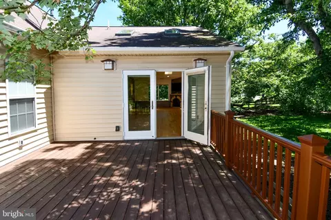 Exterior - 11061 Tottenham Ln, Reston, VA 20194 photo 6 of 16