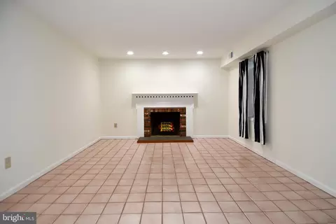 Living - 11061 Tottenham Ln, Reston, VA 20194 photo 18 of 22