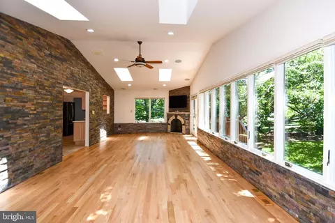 Living - 11061 Tottenham Ln, Reston, VA 20194 photo 12 of 22