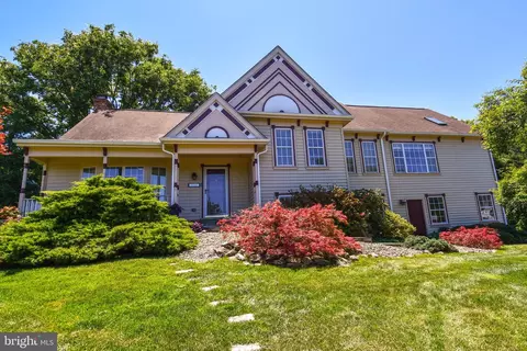 Exterior - 11061 Tottenham Ln, Reston, VA 20194 photo 3 of 16