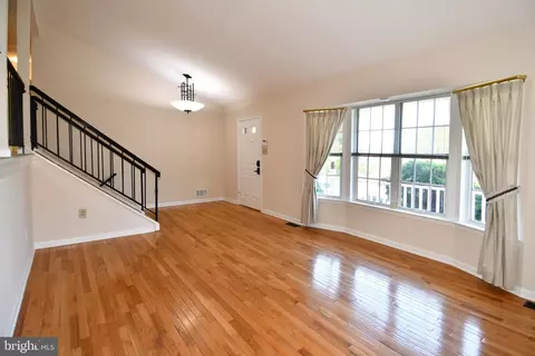 Living - 11061 Tottenham Ln, Reston, VA 20194 photo 3 of 22