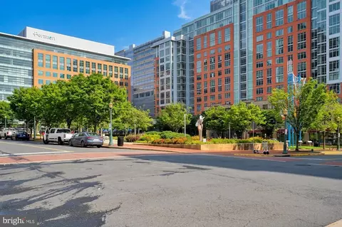 Exterior - 2215 Glencourse Ln, Reston, VA 20191 photo 17 of 17