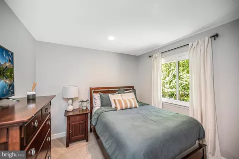 Bedroom - 2215 Glencourse Ln, Reston, VA 20191 photo 5 of 5