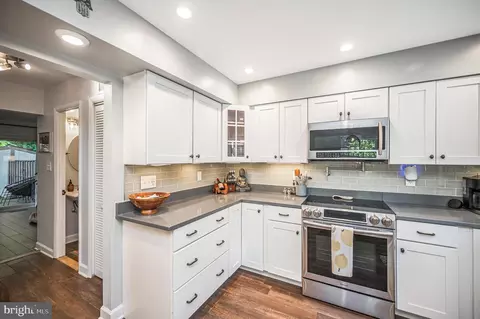 Kitchen - 2215 Glencourse Ln, Reston, VA 20191 photo 3 of 5