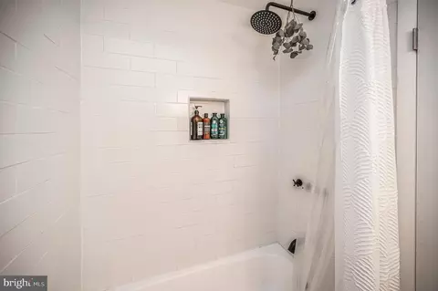 Bath - 2215 Glencourse Ln, Reston, VA 20191 photo 5 of 6