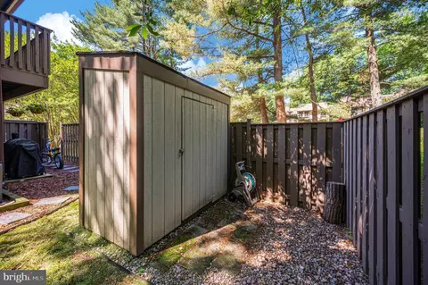Exterior - 2215 Glencourse Ln, Reston, VA 20191 photo 8 of 17